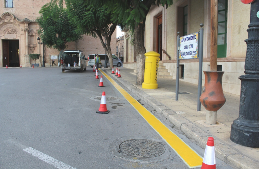 Se recuerda a los conductores que est prohibido estacionar frente a las fachadas del Ayuntamiento y la iglesia de Santiago