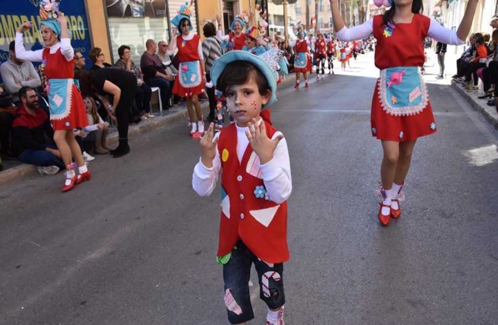El Ayuntamiento financia con 2.200 euros con la Federacin de Peas del Carnaval