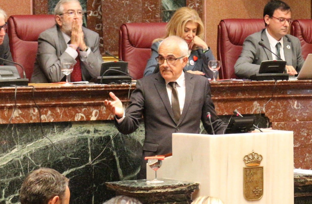 La incapacidad del Gobierno regional del PP ha permitido que los intereses económicos se impongan a la salud pública”