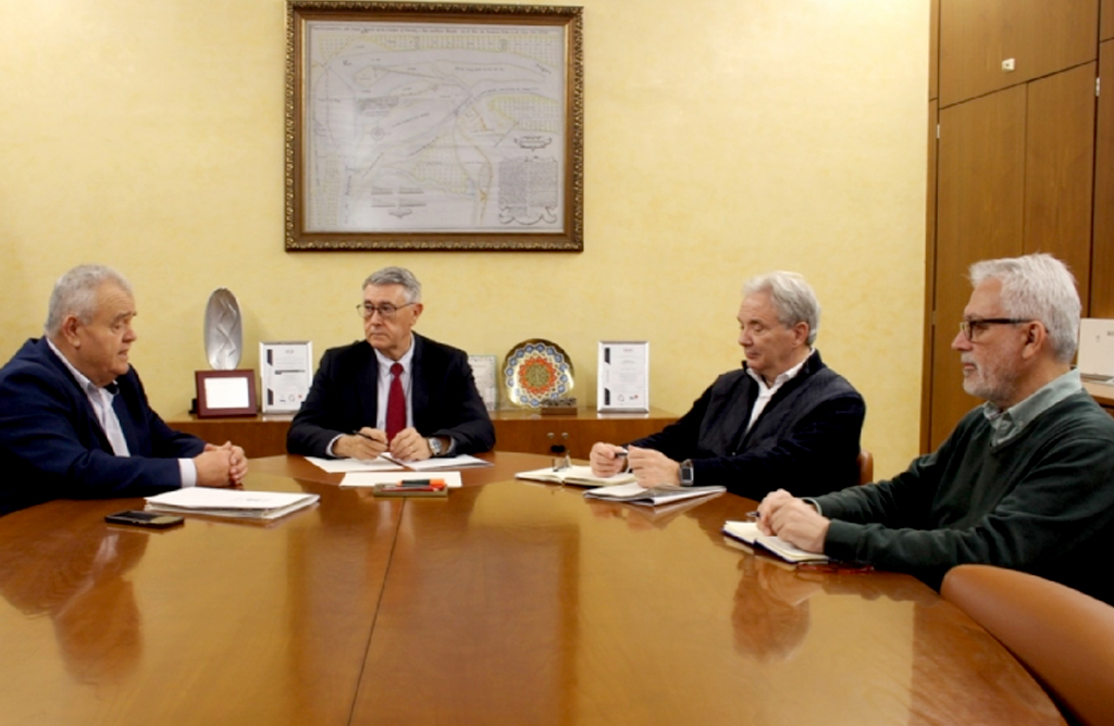 La CHS paraliza las obras de anclaje de las puertas para restringir la movilidad en las vas de servicio del Trasvase 
