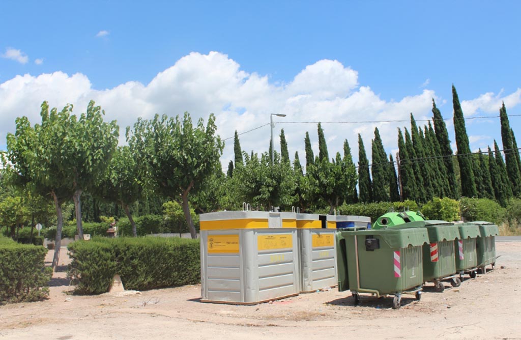 Se insta a los ciudadanos a realizar un uso adecuado de los contenedores en las zonas de los Huertos y pedanías.