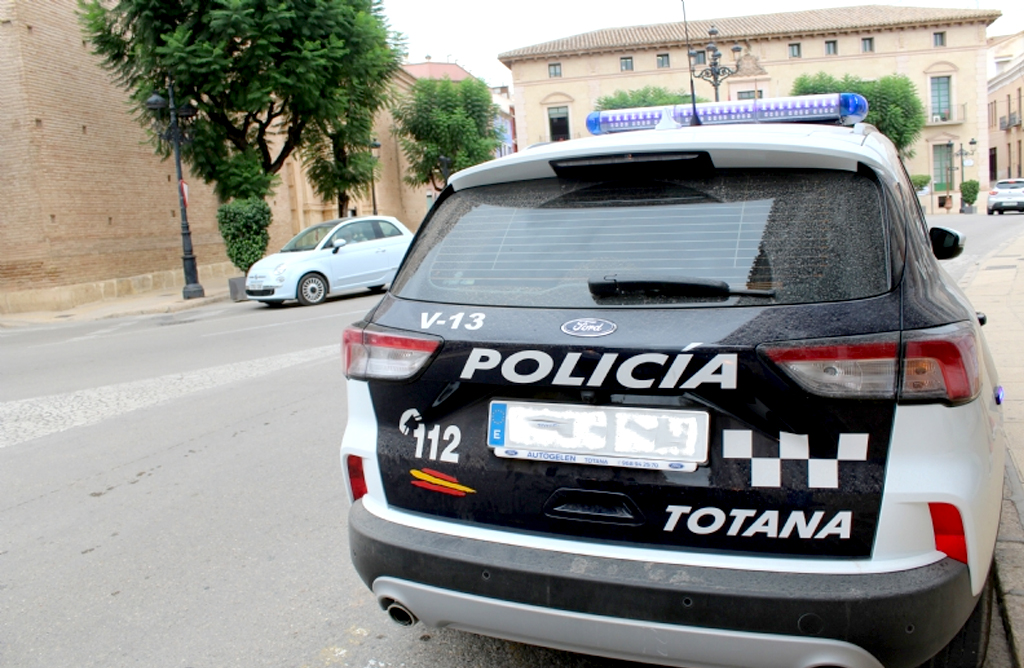 Detienen a una persona por un intento de robo con arma blanca en un comercio de la avenida de Lorca