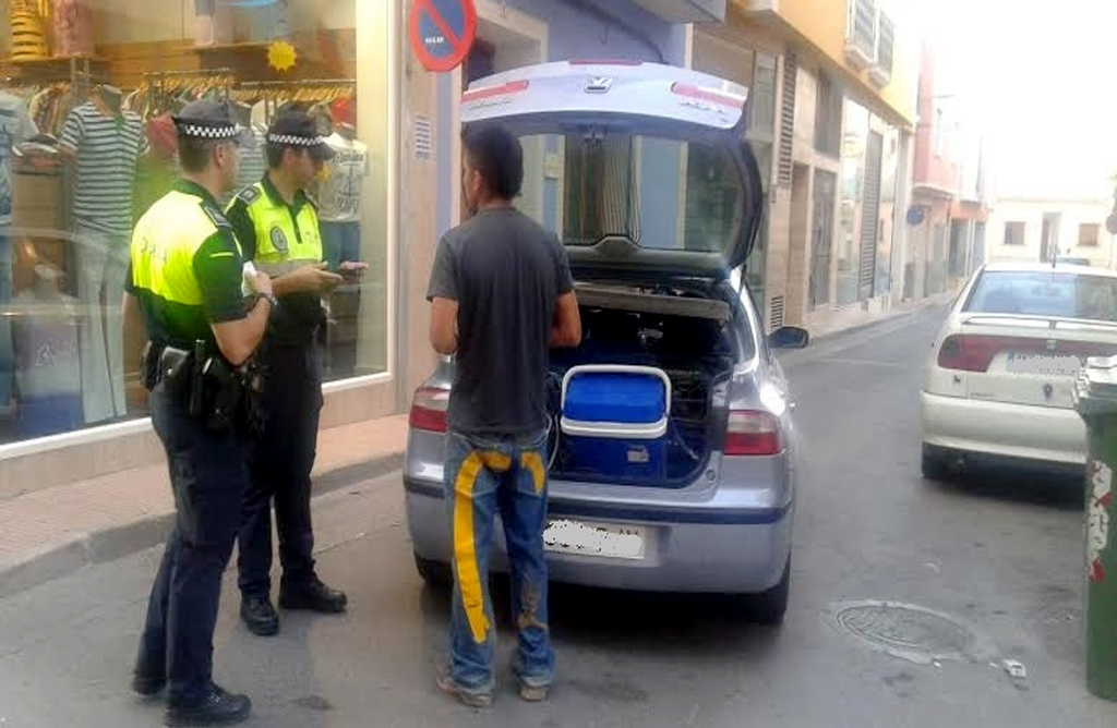 Guardia Civil interviene 1.500 productos falsificados e investiga a 4 personas en guilas, Lorca y Totana