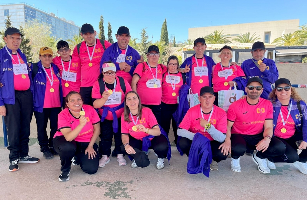 Tres usuarios de los Centros de Discapacidad suben al podio en la Jornada Regional de Atletismo