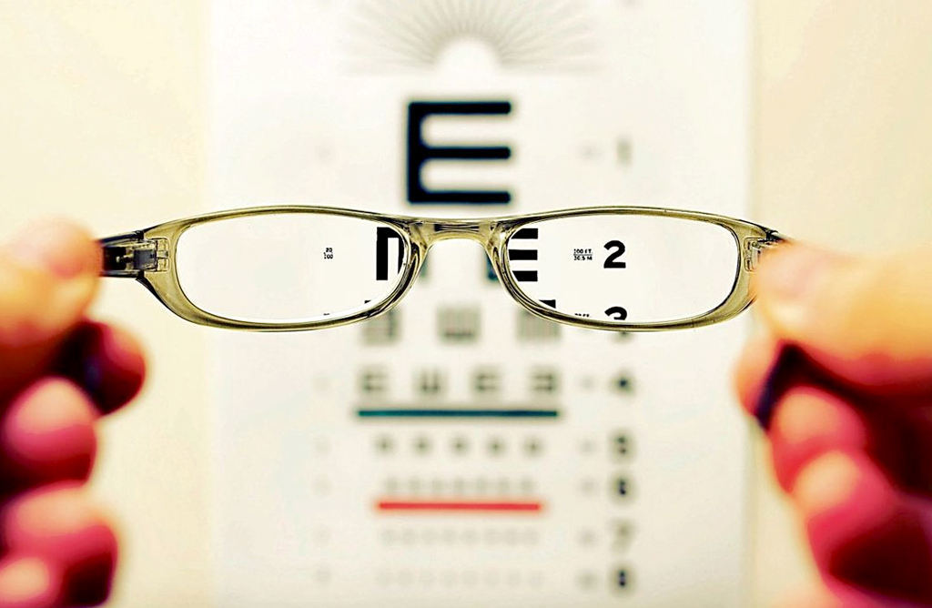 La Seguridad Social cubrir las gafas y las lentillas