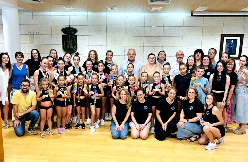 El Club de Gimnasia Rtmica Meraki es homenajeado por sus xitos durante la temporada 2023/24