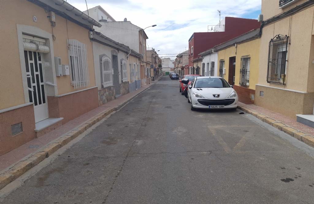 Este lunes han comenzado las obras de arreglo en un tramo de la red de alcantarillado en la calle General Aznar.