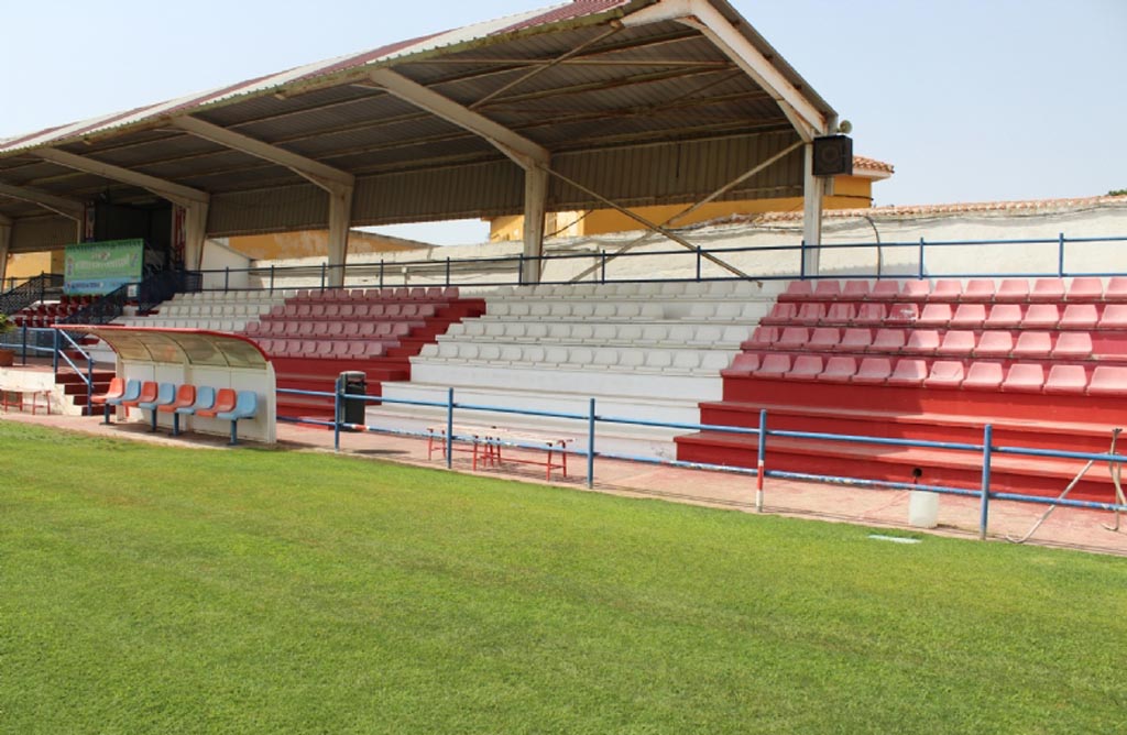 La Concejala de Deportes repinta el recinto interior del estadio municipal Juan Cayuela y trabajos de mantenimiento