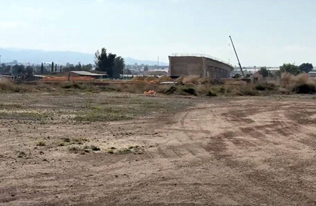 Vecinos de Los Sifones se manifiestan para que Adif sustituya un terrapln por un viaducto en esta zona