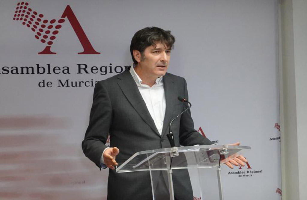 Rafael Esteban denuncia la ineficiencia del gobierno regional de Fernando Lpez Miras 