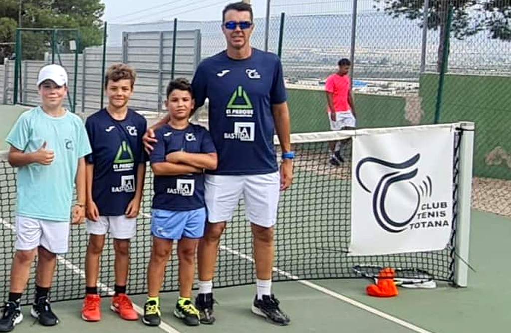 El equipo del Club de Tenis Totana vence en la I jornada de la Liga Regional Interescuelas